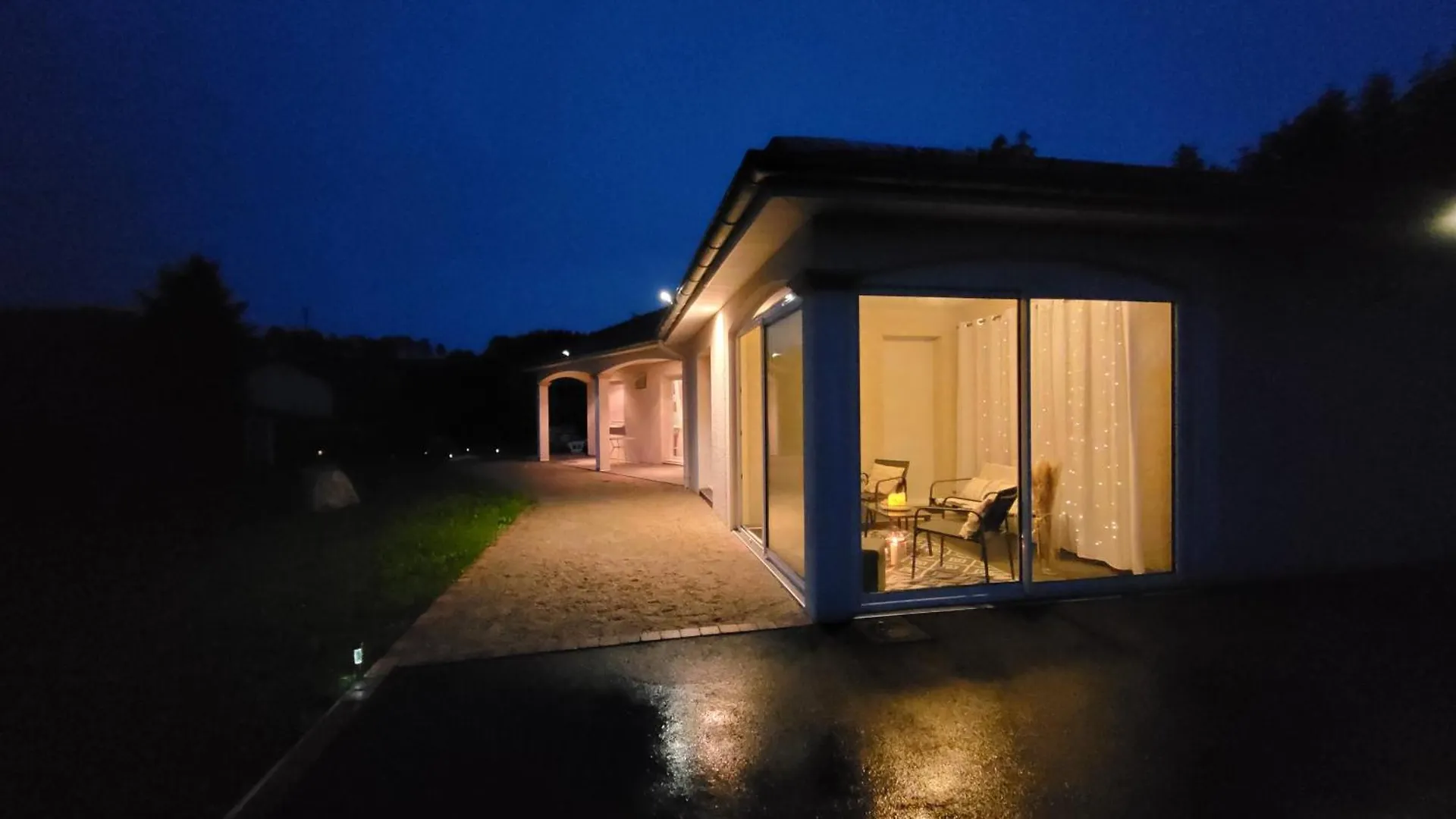 Villa Haute-Loire Tence Belle Maison Neuve Plain-Pied 4 Etoiles Avec Parc Arbore Clos